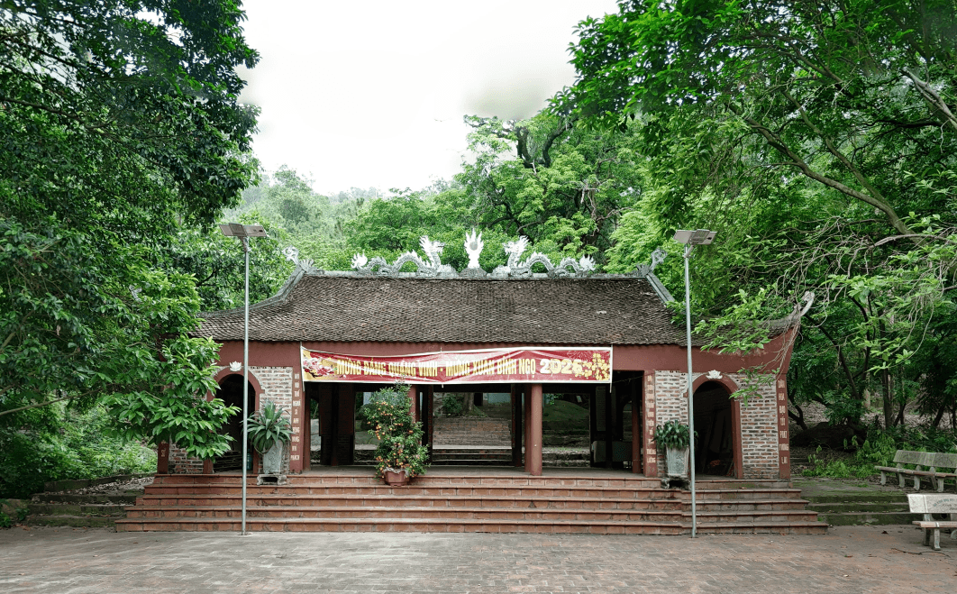 ĐỀN MỎ THỔ